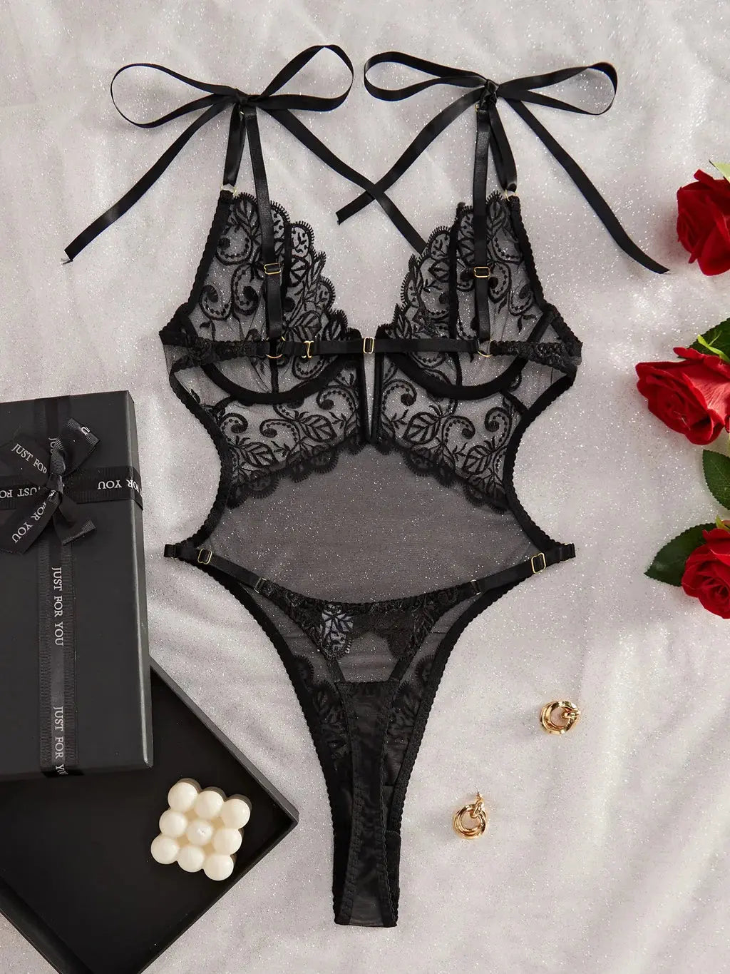 Donna siyah balenli gogus dekolteli bodysuit gorunum
